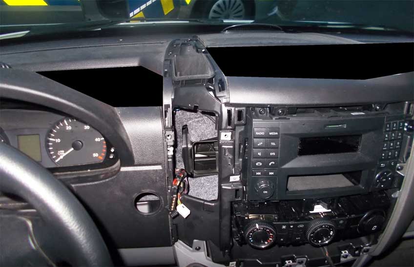 Die T&auml;ter suchten die Stra&szlig;en "Kracht's Kamp" in Rehme, die Eidinghausener Stra&szlig;e, den Weidenweg und den Ovelg&ouml;nner Weg auf und drangen in die Fahrzeuge ein.