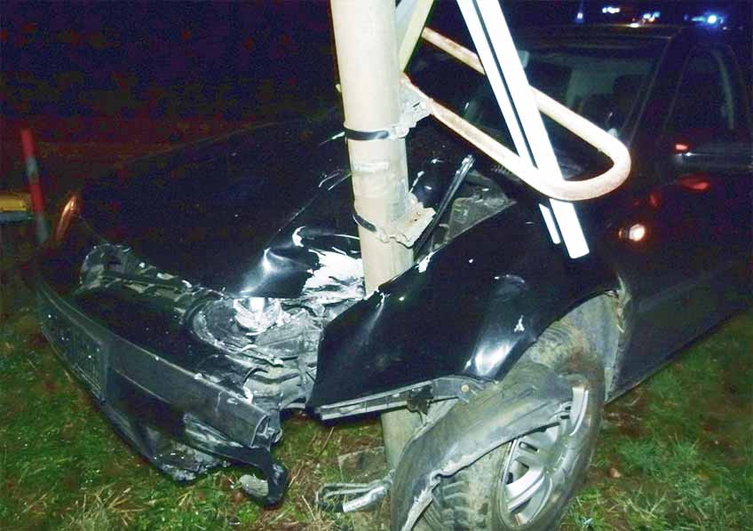 Gl&uuml;cklicherweise verletzte sich die Fahrerin offenbar nicht. Der Pkw erlitt Totalschaden und wurde abgeschleppt. Lesen Sie, wie es dazu kam.