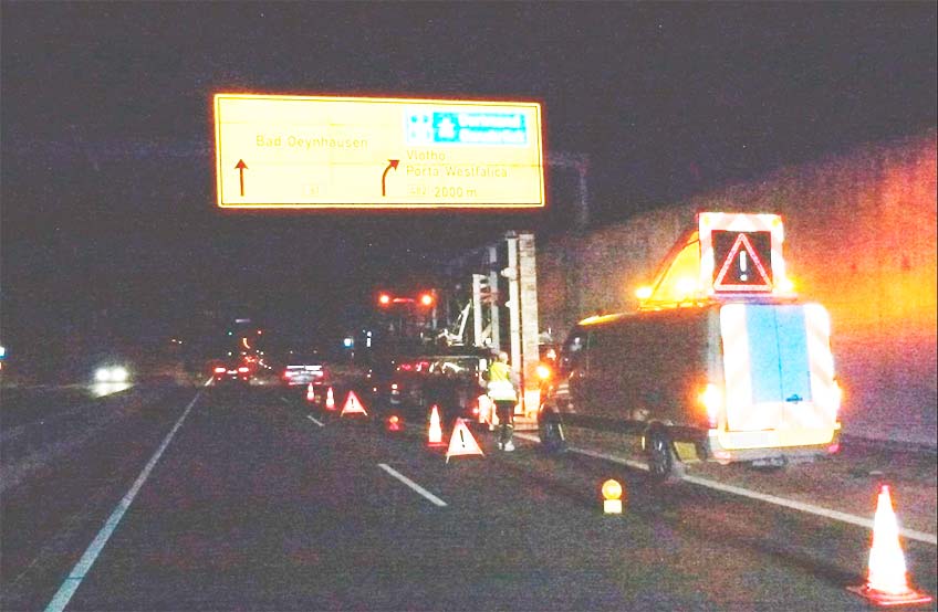 Da die H&ouml;he der Ladung 4,60 Meter betrug, und damit 10 Zentimeter mehr als die Einfahrtsh&ouml;he des 1.730 Meter langen Weserauentunnels, schrammte die Ladung unter die Decke der Westr&ouml;hre.