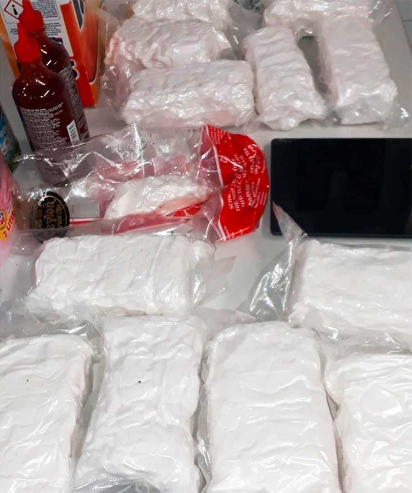 Den richtigen Riecher bewiesen zwei Beamte der Autobahnpolizei Bielefeld bei einer Verkehrskontrolle auf der A2. Sie fanden in einem Auto versteckt 15 Kilogramm Amphetamine im Wert von circa 70.000 Euro.