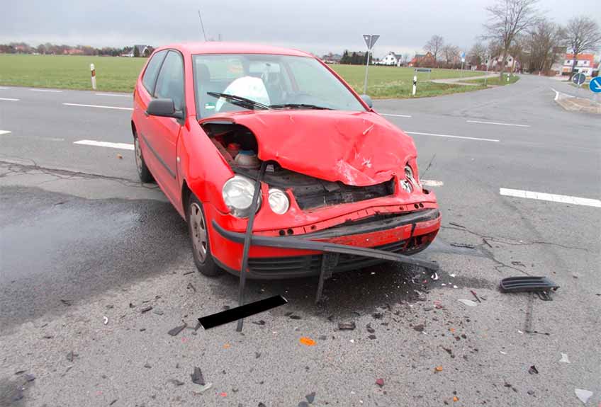72-jährige Lübbeckerin bei Autounfall verletzt Die Seniorin hatte noch versucht, mittels Vollbremsung die Kollision mit dem querenden Wagen eines Paketauslieferdienstes zu verhindern