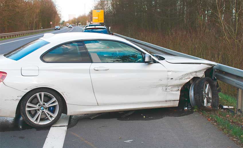 Als der Golf-Fahrer nach dem &Uuml;berholvorgang wieder auf die Fahrbahn einscheren wollte, kam es zum seitlichen Kontakt mit dem BMW.