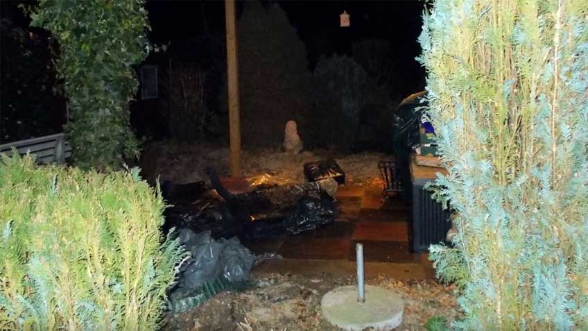 Innerhalb von knapp vier Stunden wurden den Einsatzkr&auml;ften Br&auml;nde gemeldet. Mehrere M&uuml;lltonnen, ein Altkleidercontainer, Gartenm&ouml;bel etc. wurden von Unbekannten angez&uuml;ndet.