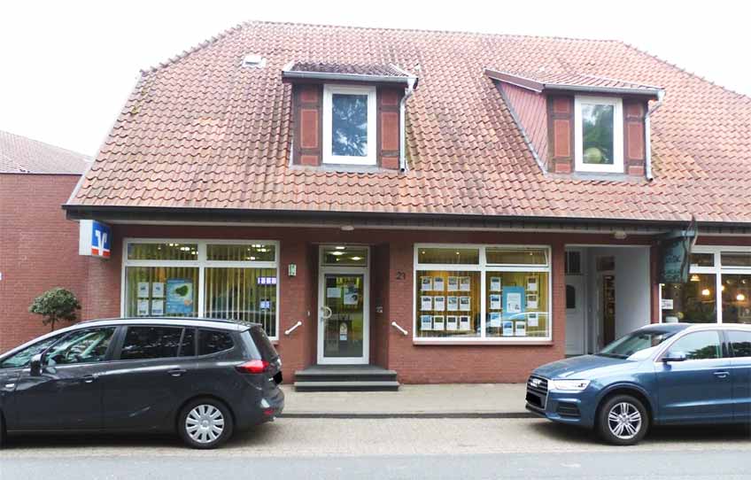 In der Filiale suchten die T&auml;ter den Schrank auf, in dem ein kleiner Tresor installiert war. Dieser wurde gewaltsam herausgerissen und mitgenommen.