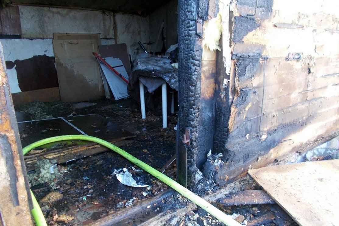 Ein 39-j&auml;hriger Mann hatte am Nachmittag im Garten mit einem Gasbrenner Unkraut abgefl&auml;mmt.