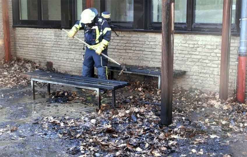 Ein Zeuge berichtete den Beamten, dass er kurz zuvor drei oder vier Jugendliche im Alter von etwa 15 bis 16 Jahren bemerkt h&auml;tte, die sich dort aufhielten.