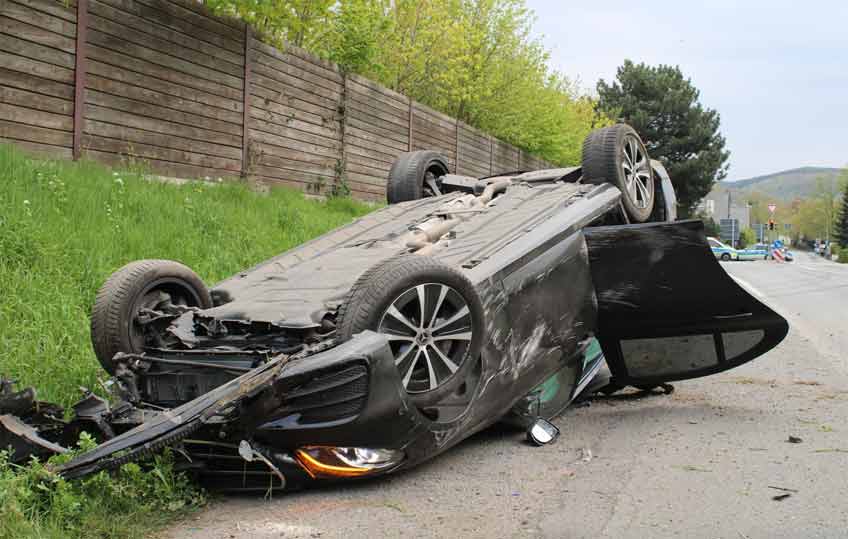 Nachrichten Lübbecke Pkw überschlägt sich auf der B239 HALLO LÜBBECKE