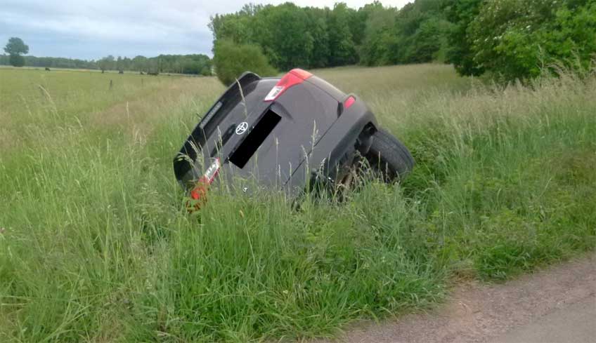 Da sich den Beamten bei der Unfallaufnahme Anzeichen eines vorherigen Alkoholkonsums des 22-J&auml;hrigen ergaben, ordnete man eine Blutprobe an.