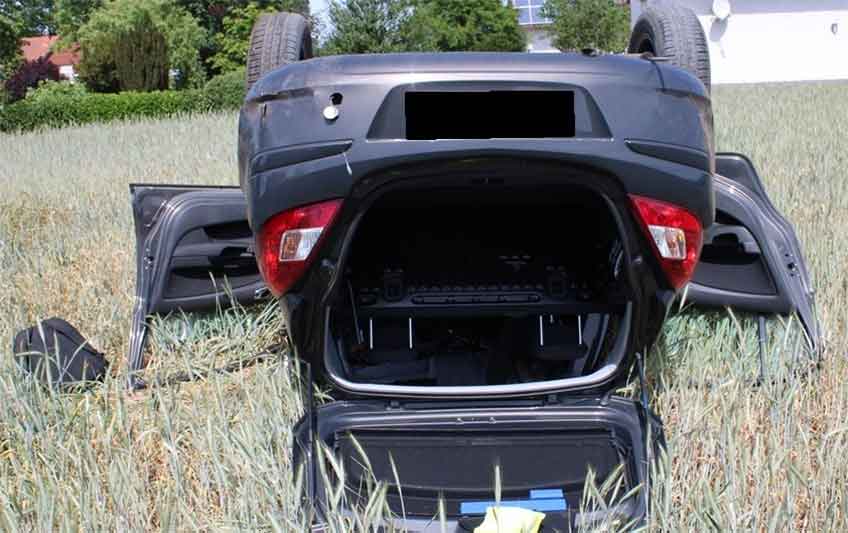 Zeugen berichteten, dass der Heranwachsende bereits zuvor mit mutma&szlig;lich nicht angepasster Geschwindigkeit andere Verkehrsteilnehmer &uuml;berholt hatte.