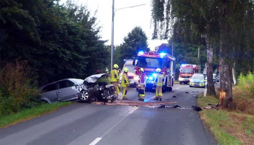 Schwere Verletzungen erlitt der junhge Mann aus Hille, als er am Freitagmorgen aus ungekl&auml;rten Gr&uuml;nden mit seinem Pkw von der Fahrbahn abkam.
