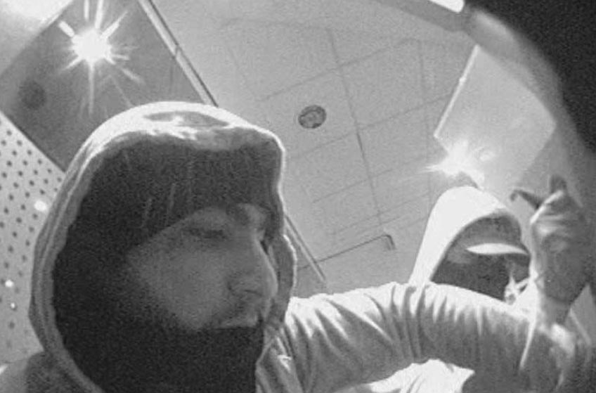 Bei dem versuchten Geldautomatenaufbruch wurden die beiden T&auml;ter gefimt.