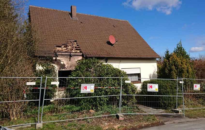 Ob es sich dabei m&ouml;glicherweise um den dort allein lebenden 82-J&auml;hrigen handelt, kann die Polizei mit Gewissheit derzeit nicht sagen.