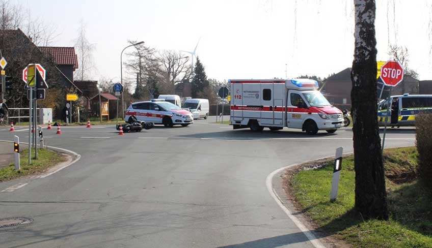 Die fl&uuml;chtige Autofahrerin querte vom Br&uuml;ckenweg kommend die Bundesstra&szlig;e.