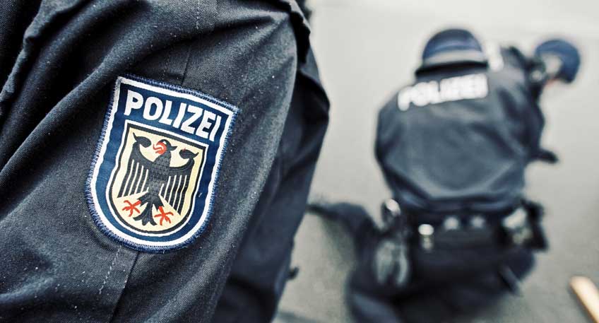 polizei-hallo-luebbecke-sek-festnahme1.jpg Die bei dem Mann gefundenen Waffen sind erlaubnisfrei